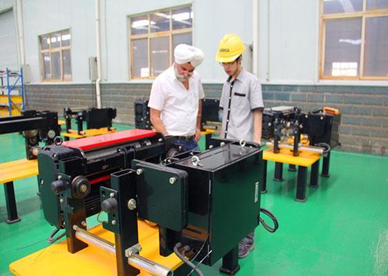 India customer visited our factory.jpg